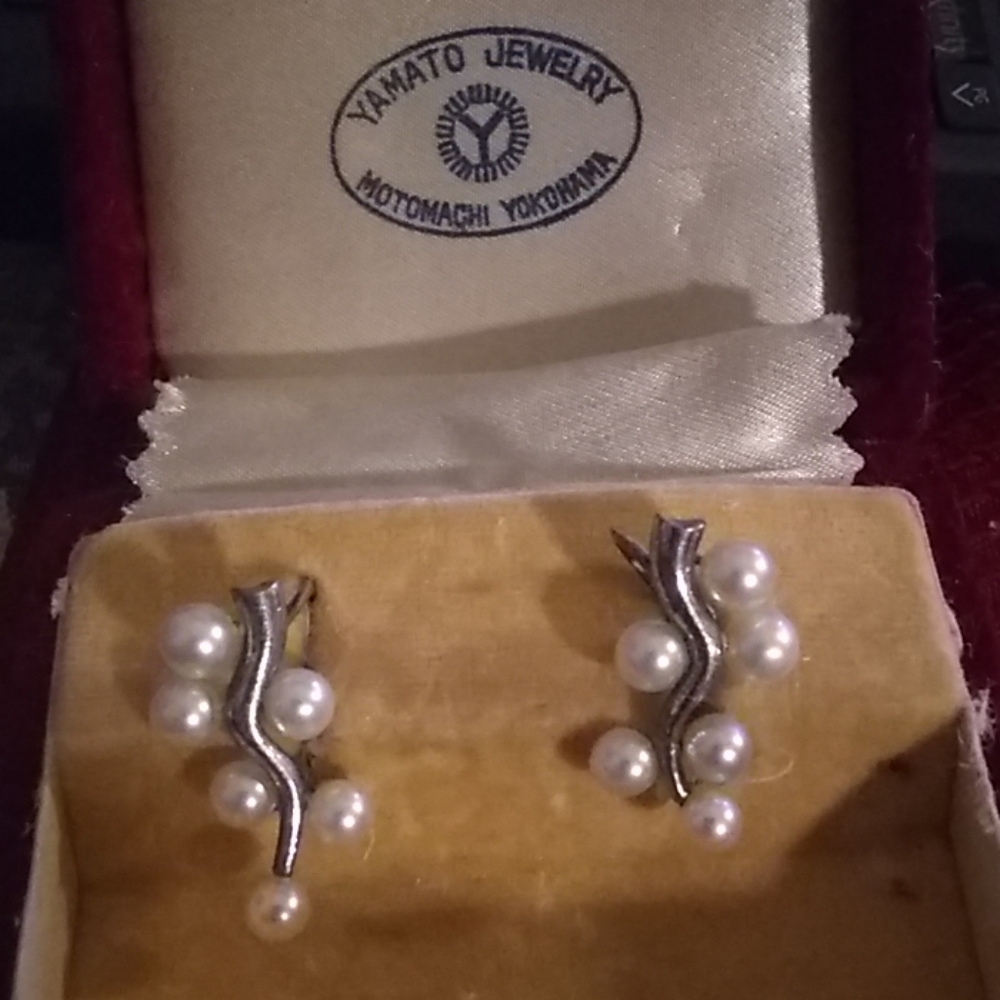 Pearl Earings